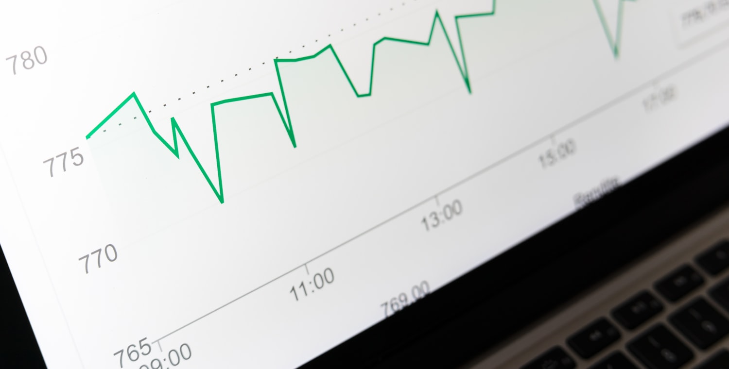 Courbe de performance en hausse sur un graphique